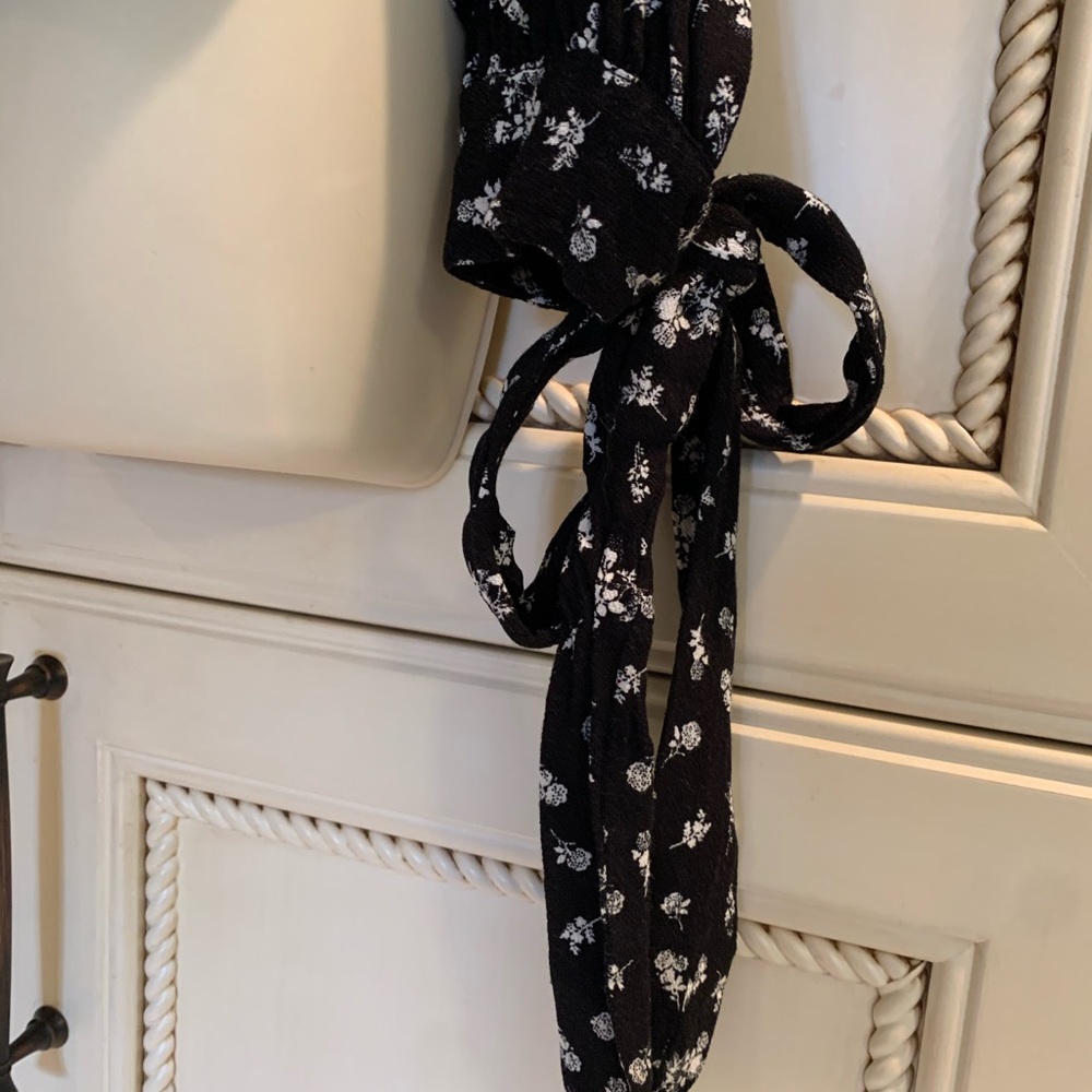 Nordstrom Hinge Black & White floral Blouse Small - Picture 3 of 8
